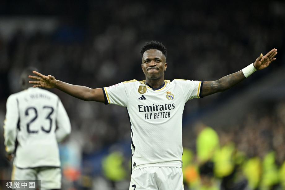 法在场上展 法在场上展